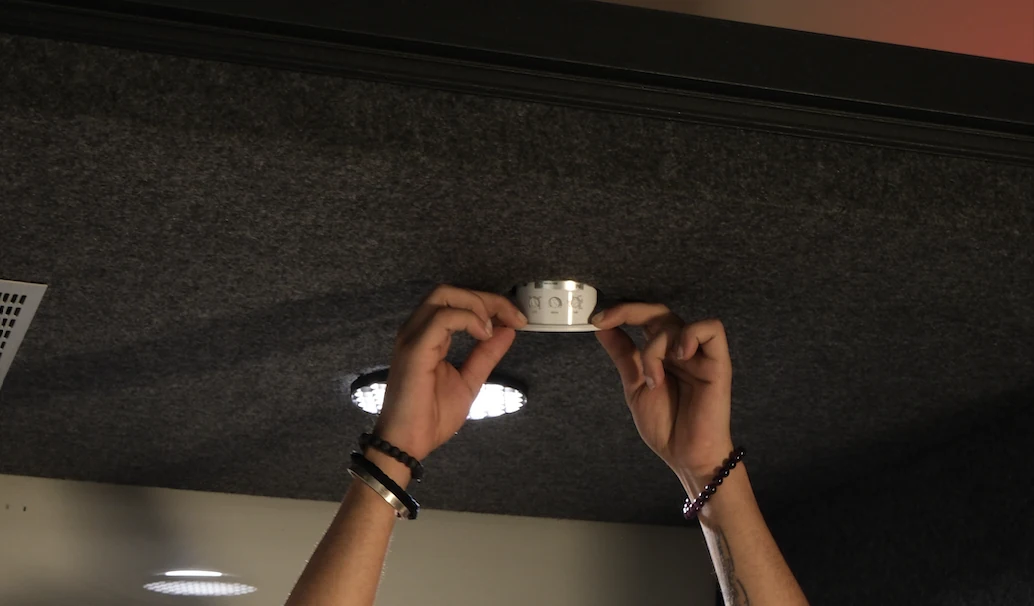 Installing the ceiling component
